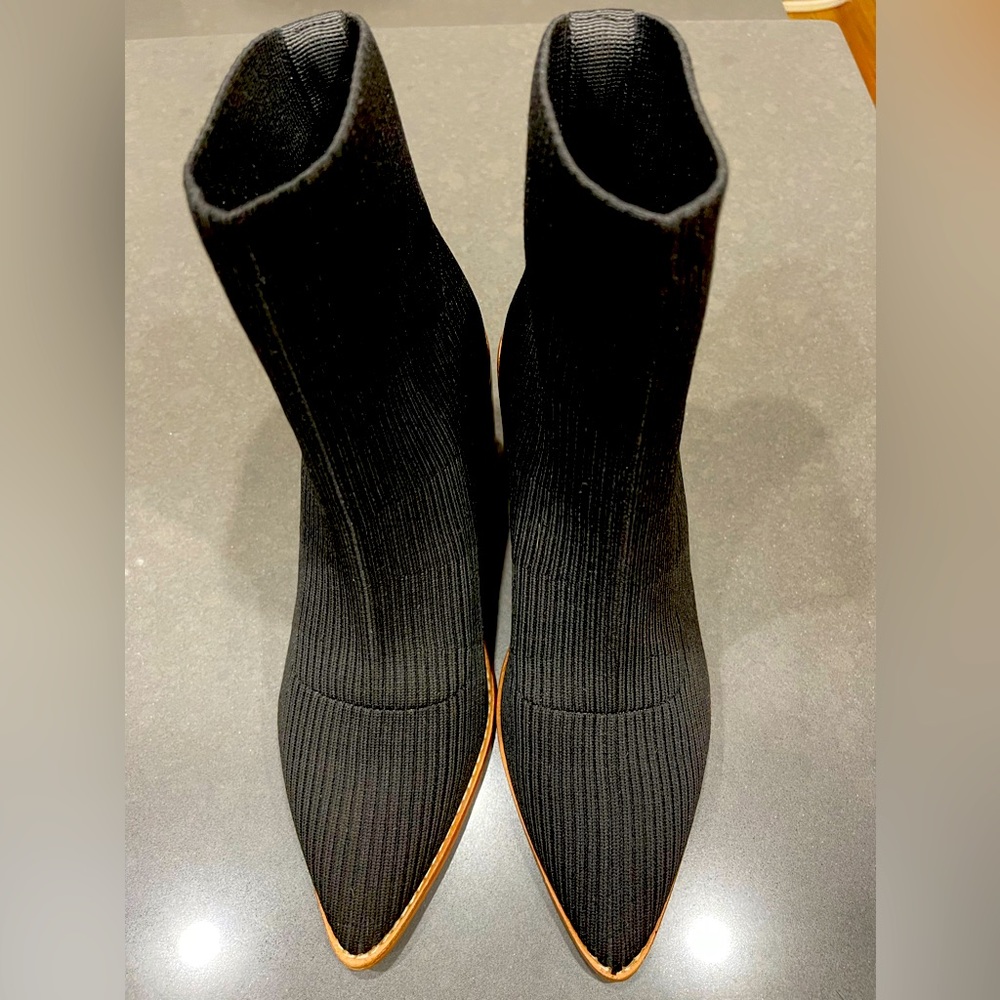 EUC STEVEN NEW YORK ANKLE BOOTS. 3.5” Stacked Chunky Heel. Black. Size 9.5.